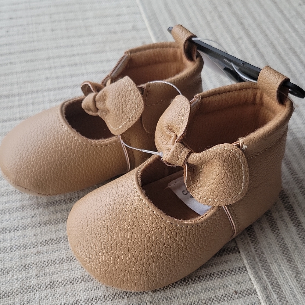 Baby shoes tan with bow soft crib sz 3-6m